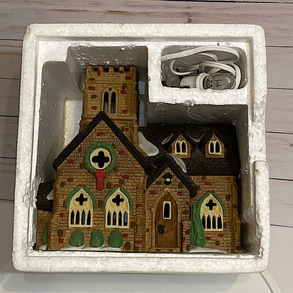 DEPARTMENT 56 - Knottinghill Church – Heritage Village - Dickens Village - Picture 7 of 9